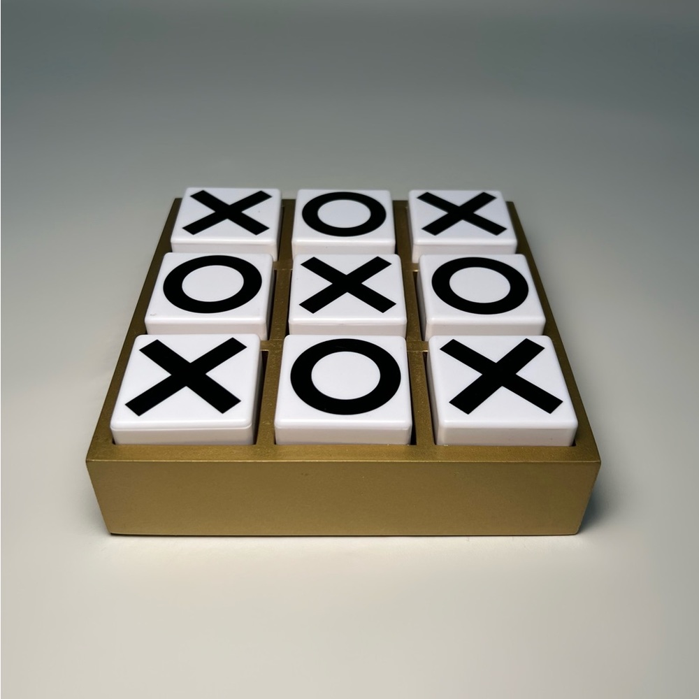 LIKE NEW! Chic Tic-Tac-Toe Tabletop Game